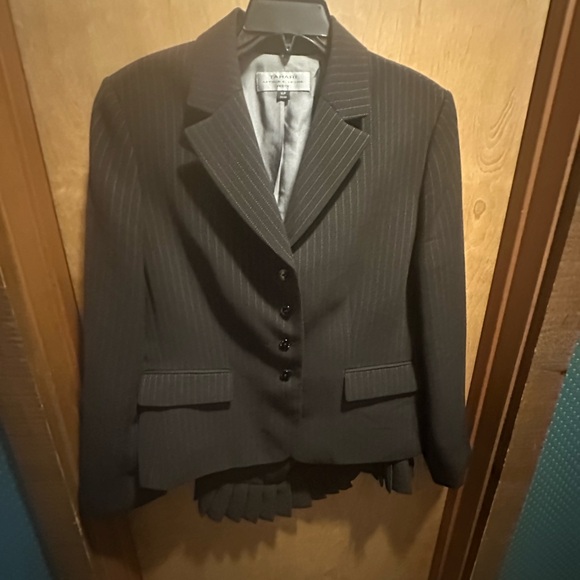 Tahari Arthur S Levine Jackets & Blazers - Tahari Elegant Brown Pinstripe Blazer and Skirt Set 16P